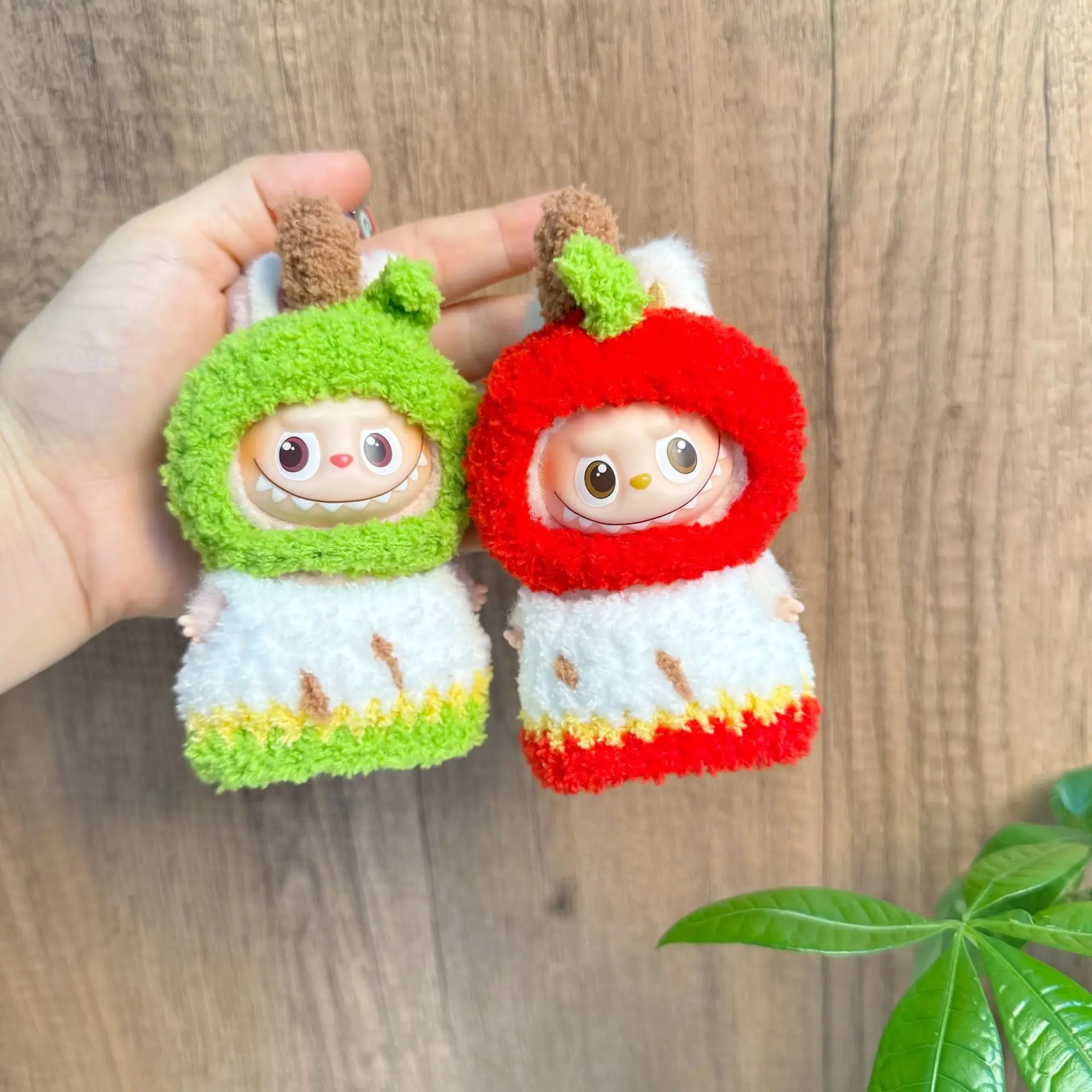 

Кукольный наряд LABUBU 4-го поколения, булавка 10 см для серии Love, креативный набор «красное яблоко» и «Зеленое яблоко» — замена