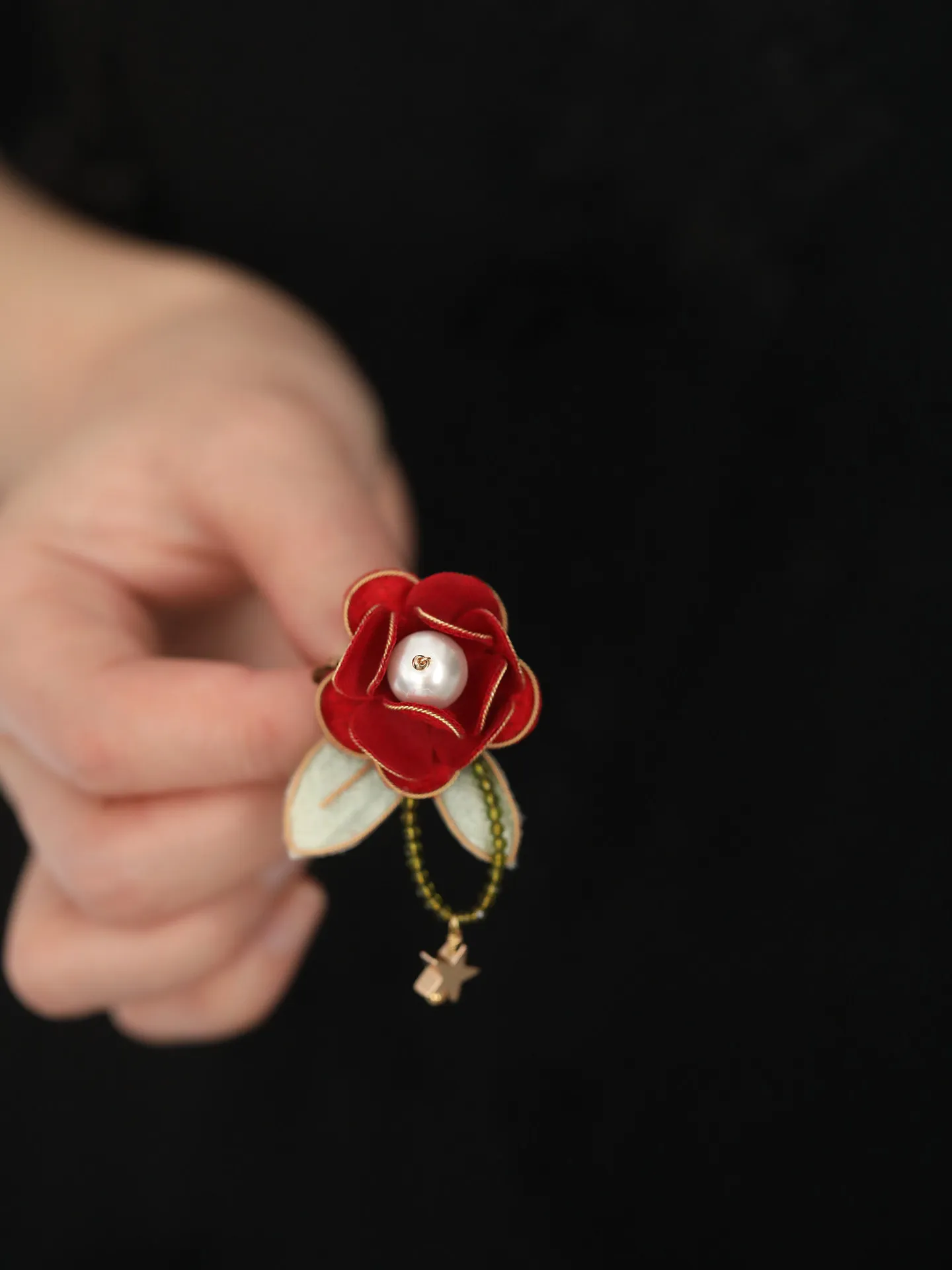 Chinese Style Handmade Red Velvet Flower Brooch Faux Pearl Star Charm Auspicious Lucky Elegant Vintage Lapel Pin For Women Coat