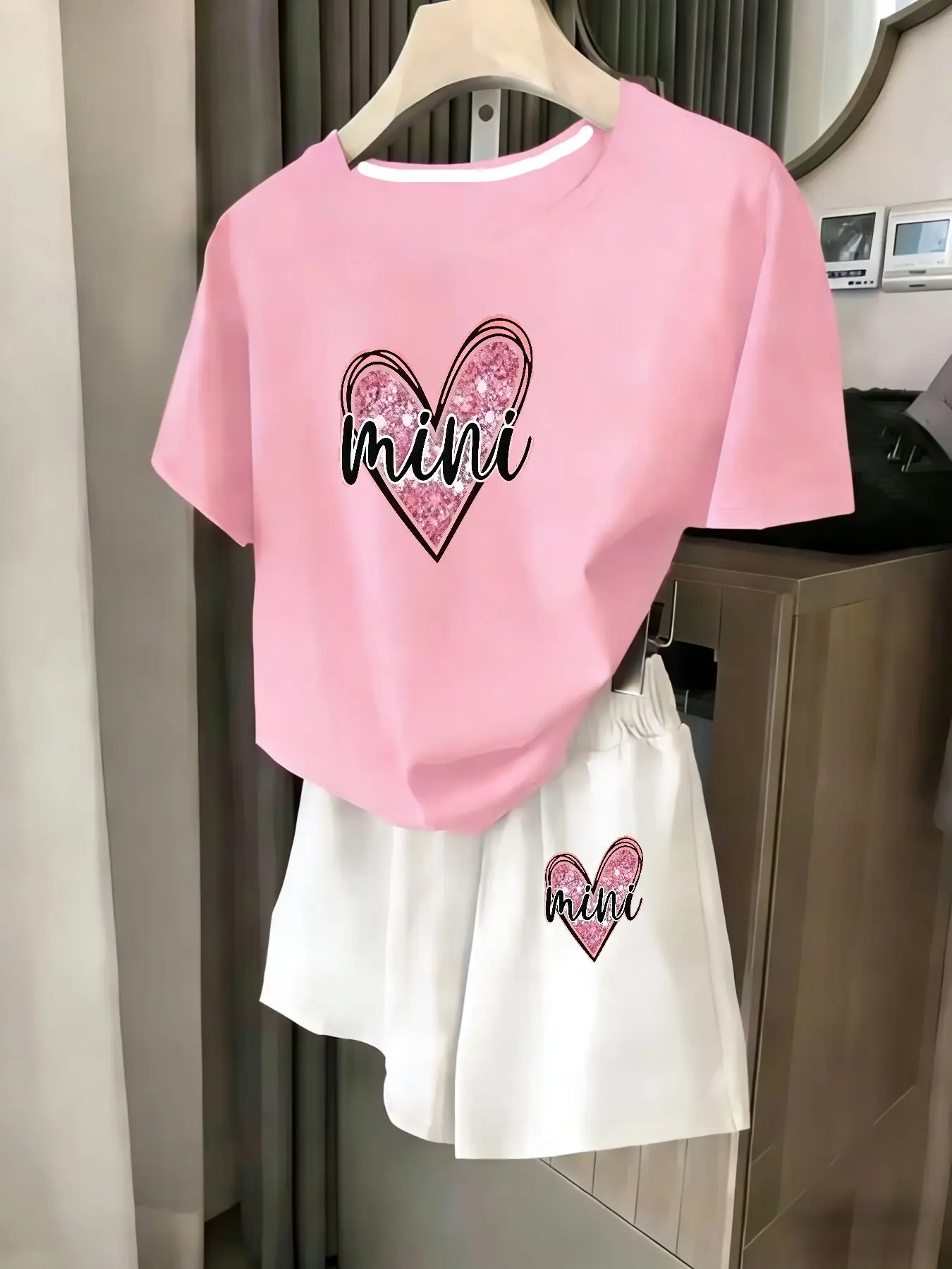 

Ladies 2-Piece Set Summer Beach Vacation Casual round Neck Short Sleeve Random Print T-Shirt Elastic Waist Shorts Suit Comfortab