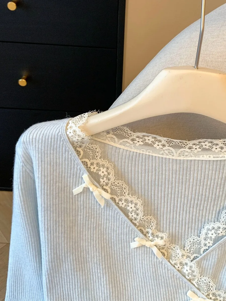 Atasan Rajut V-Ne Sleek Wanita Musim Gugur Musim Dingin dengan Renda Simpul, Model Silang, Slim Fit, Bahan Lembut, Panjang...