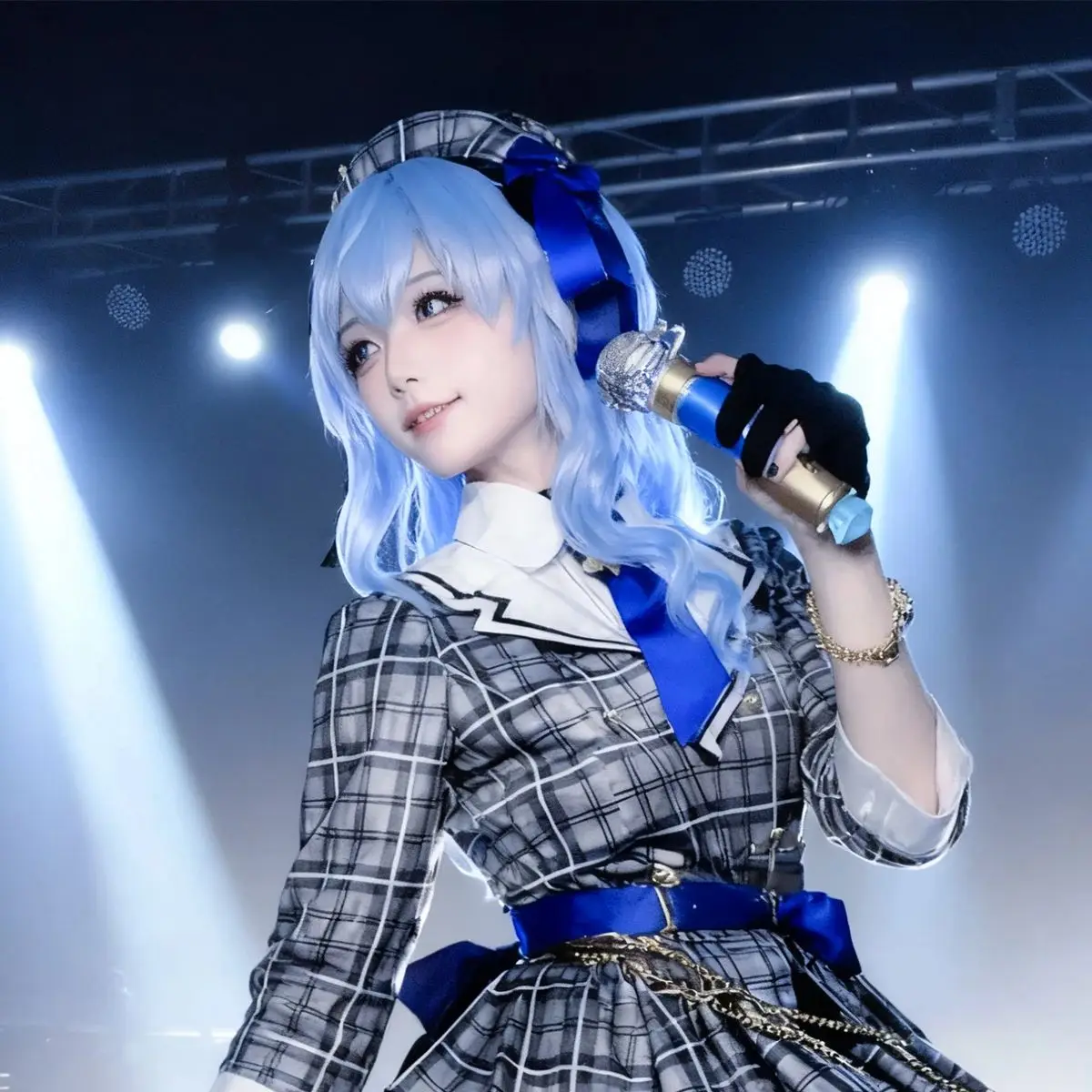 

VTuber Hosimati Suisei косплей парик 40 см светло-голубые короткие волосы синтетический парик + шапочка для парика вечерние парик для Хэллоуина