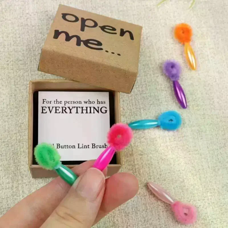 

1Pcs Lucky Small Gifts Funny Belly Button Brush Pocket Hug Lover Best Friend Gift Novelty Thoughtful Gift For Family