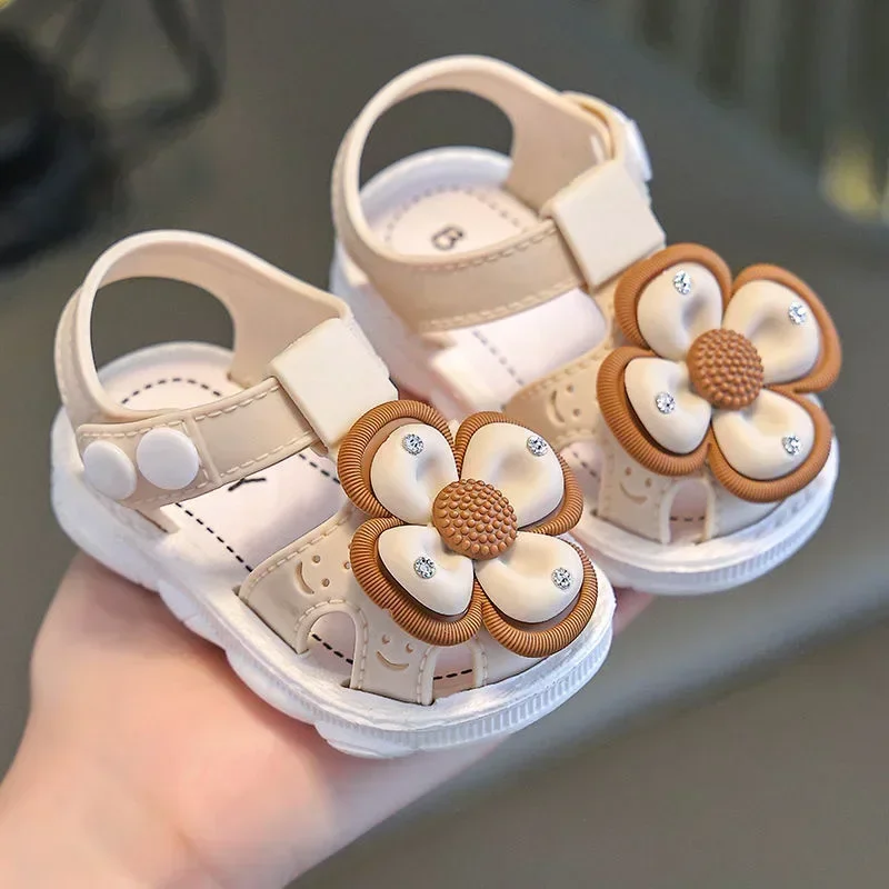 Fiori estivi sandali per bambini in PVC principessa antiscivolo scarpe da spiaggia per bambini con bottoni morbidi sandali piatti per neonate