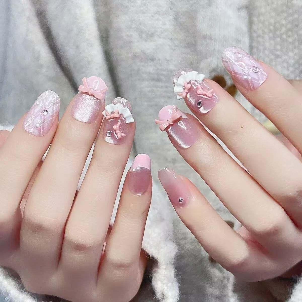 10pcs Handmade กดบนเล็บลูกปัดแก้วสีชมพู Cat's Eye Bow เต็มรูปแบบเคล็ดลับเล็บสําหรับผู้หญิง & สาวที่ถอดออกได้สวมใส่เล็บ