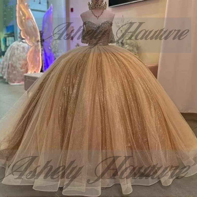 Dostosowane złote sukienki na quinceanerę Off Shoulder Crystal Sweep Train Women Prom Party Dress Vestido De xv Anos Sweet 15 16 Girl