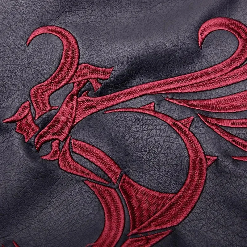 لعبة النموذج التأثيري أليكس ميرسر سترة جلدية صناعية سوداء من البولي يوريثان معطف مطرز للرجال