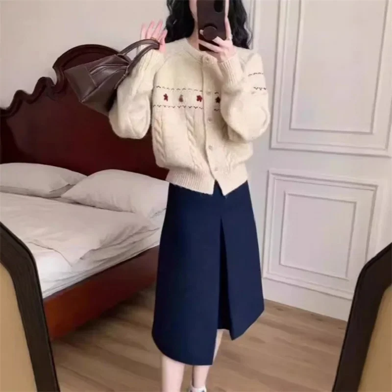 

Spring Autumn Fashion Design Comfortable Long Sleeve Sweater Women's Knitted Cardigan round Neck Embroidered Top Single Button