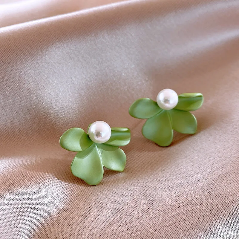 Trendy  Gardenia Pearl Stud Earrings for Women New Design White Green Leaf Flowers Sweet Earrings Fashion Jewelry Wholesale
