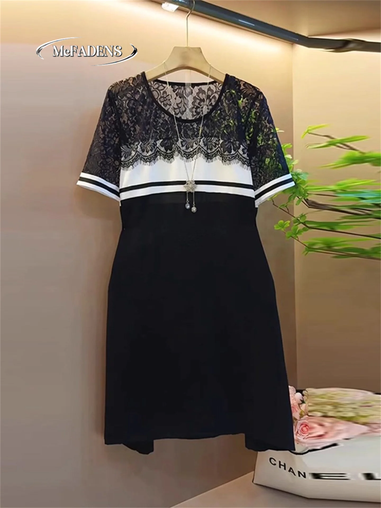 

Hong Kong Summer plus Size Women's Loose Lace Splicing Color Blo Design Mid-Length Dr Korean Sle Commute Wind Casual