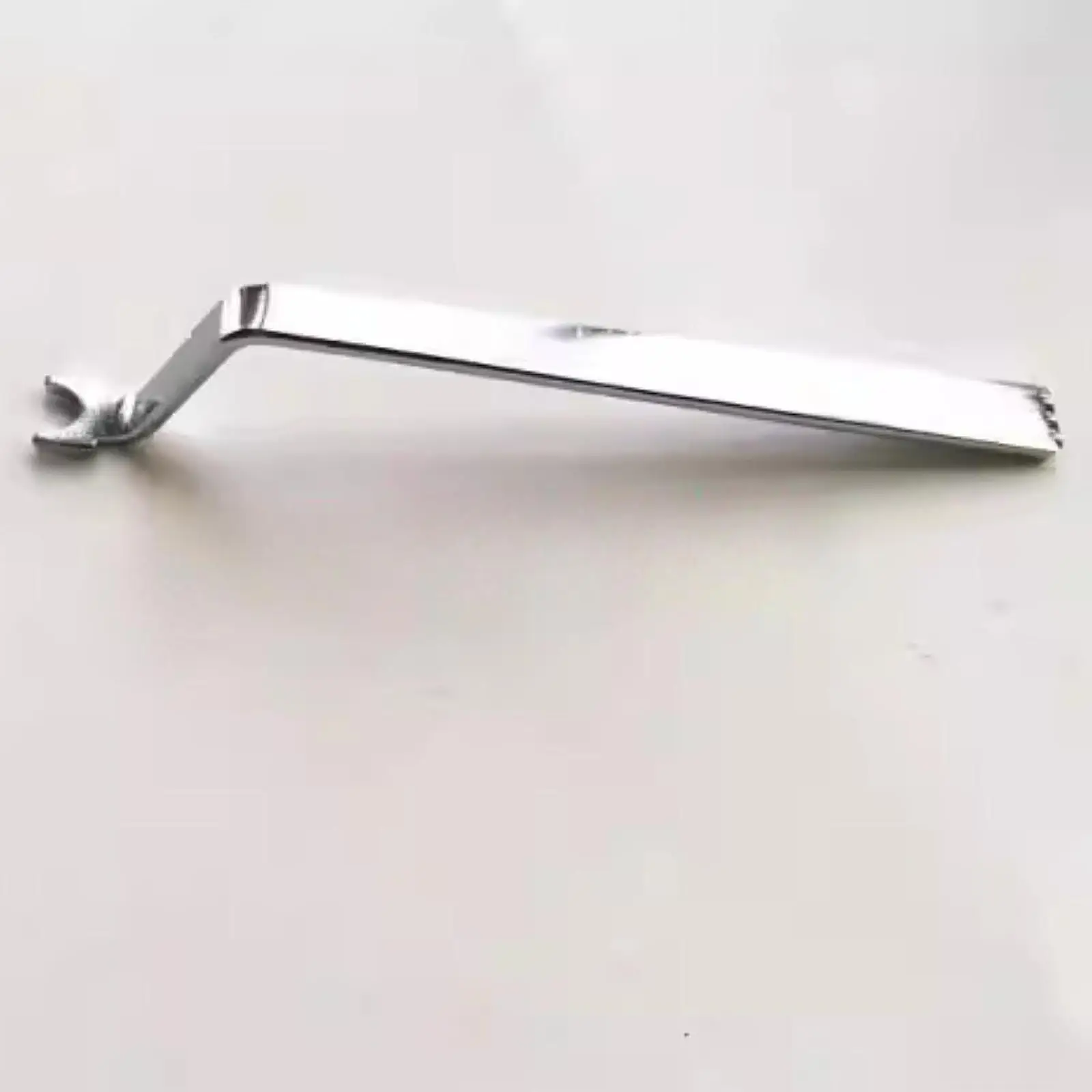 

Инструмент для настройки и ремонта пианино: серебристый подъемник струн, регулировщик расстояния между струнами, гаджет для настройки пианино, профессиональные принадлежности