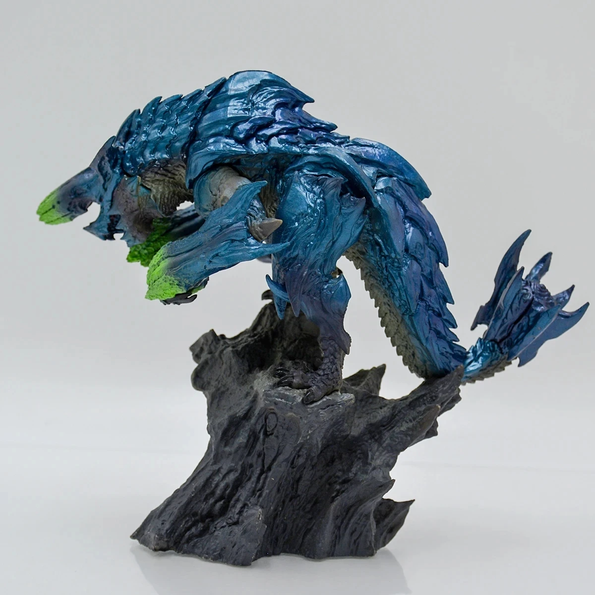 Brachydio Bursts Standing Action Figure 16cm - Monster Hunter CFB Collectible Toy Ornament Model for Desktop GK Stat