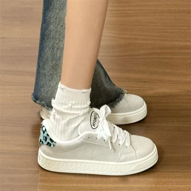 Board shoes women's 2025 new retro Korean version versatile casual fashion comfortable student bread shoes