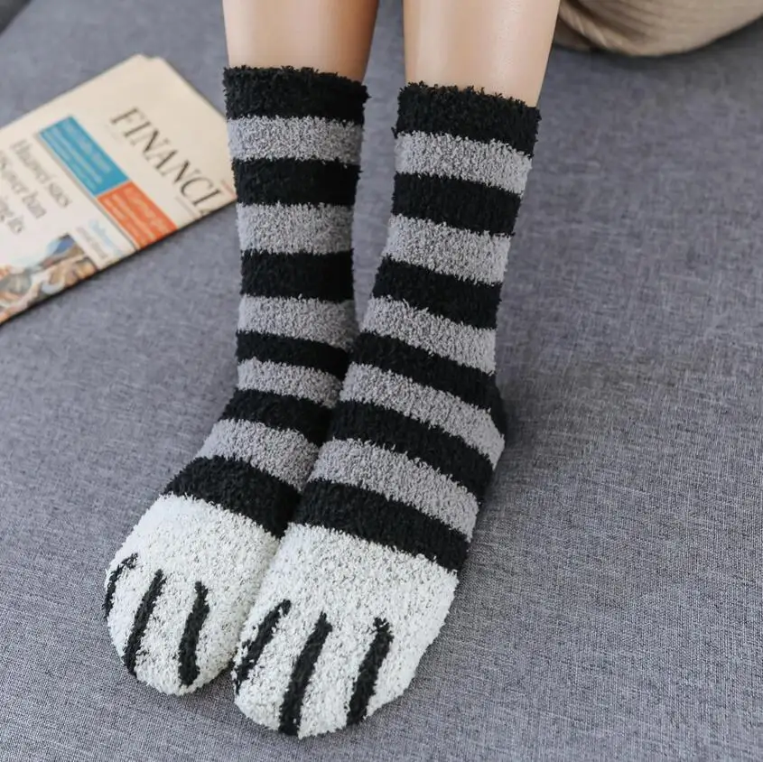 

New Styles of Men's and Women's Coral-fiber Mid-calf Socks, Suitable for Winter Warmth, Floor Socks, and Home Use Plush Socks.