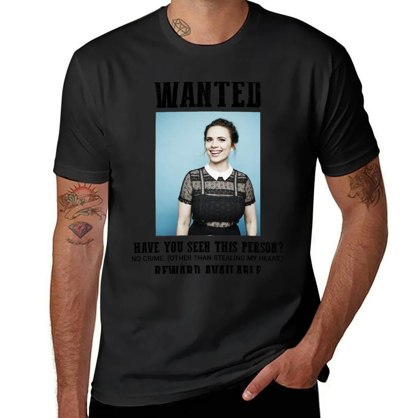 Требуется: футболка hayley atwell, быстросохнущая черная блузка, тяжелые мужские футболки funnys