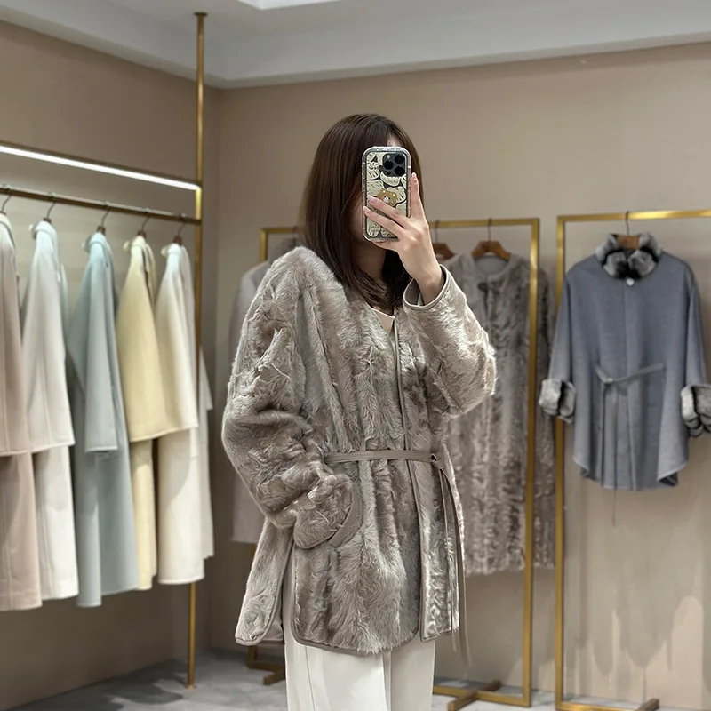 Autumn and Winter New Elephant Lamb Fetal Wool Fur Integrated Short Fit Style V-neck Fur Coat for Women