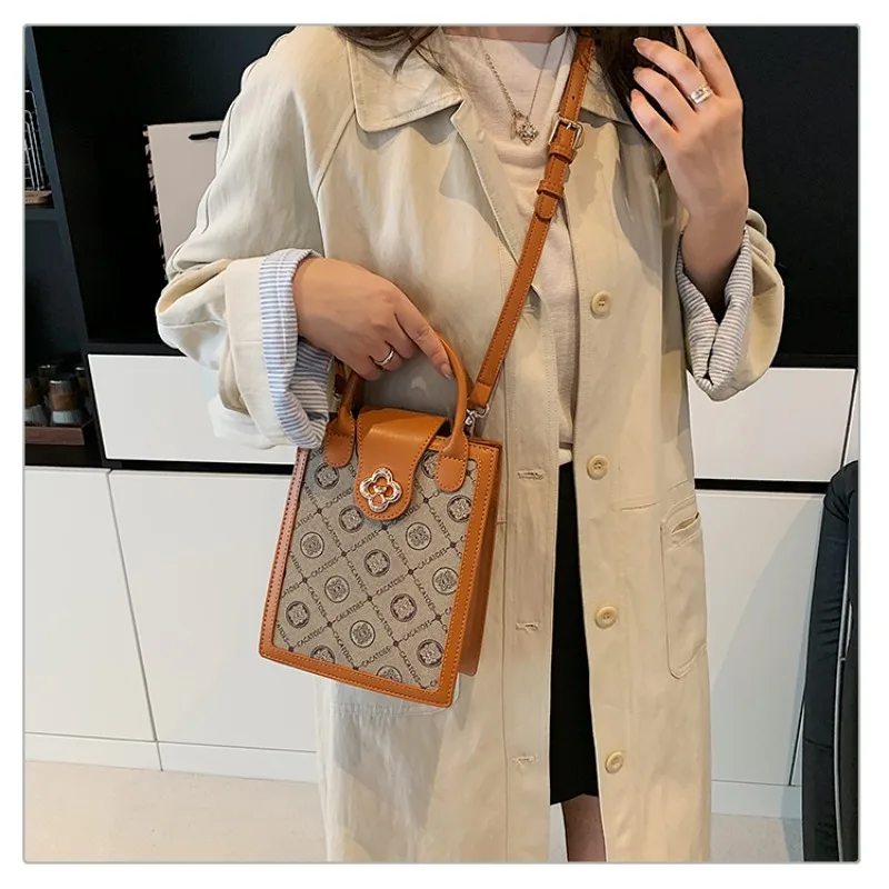 Tas Tangan Mewah Wanita Elegan dari Kulit dengan Desain Klasik, Tas Selempang yang Nyaman untuk Penggunaan Sehari-hari Modern.