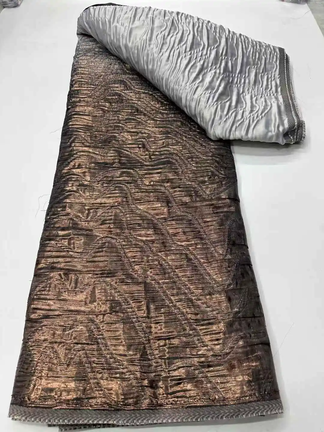 قماش دانتيل جاكار مطرز أفريقي 2025 عالي الجودة دمشقي 5 ياردات قماش دانتيل فرنسي للتذهيب لخياطة فستان حفلات الزفاف