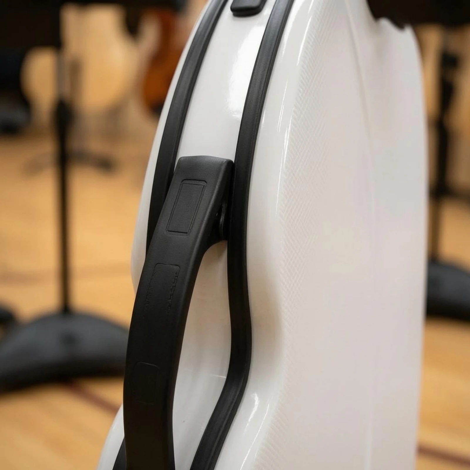 

4/4 Full Size Violin Case Humidity Meter Carbon Fiber Violin Case Instrument Storage Combination Lock Padded Interior
