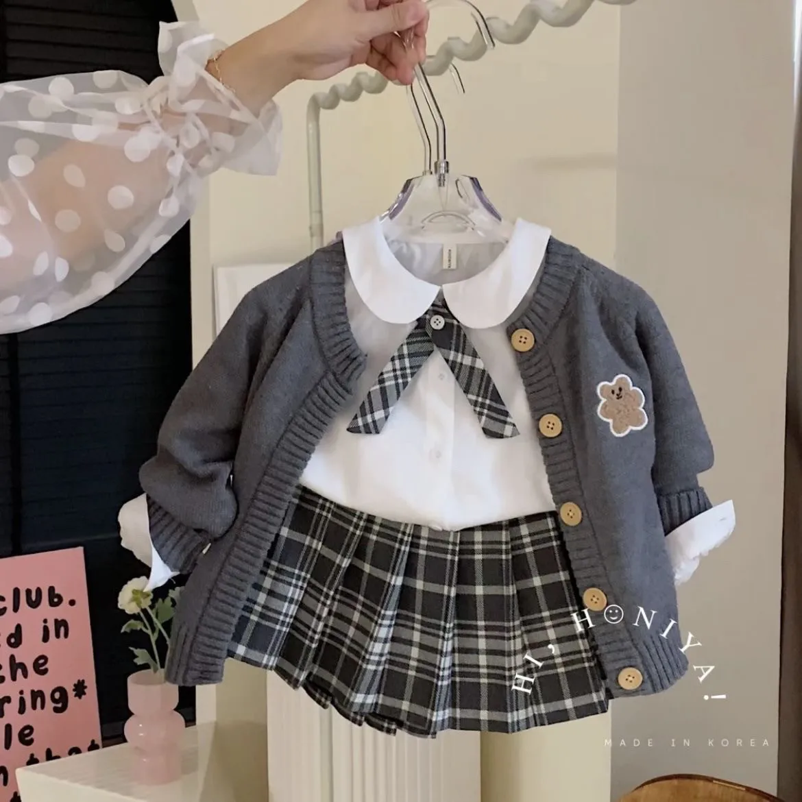 

Girl JK Uniform Set Spring and Autumn New Children's College Style Sweater cardigan+shirt+pleated skirt 3-piece set