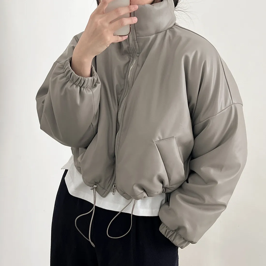 

Корейская винтажная зимняя белая, черная хлопковая куртка из искусственной кожи с длинными рукавами, женская зимняя серая универсальная короткая куртка на молнии, плотное трендовое