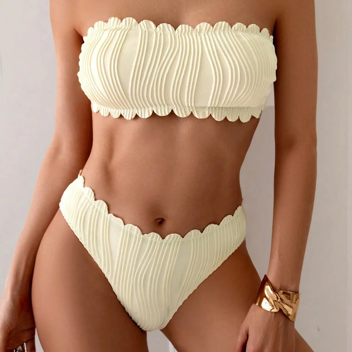 

2026 Women's Ruffled Scalloped Edge Sexy Bikini Set Fashion Elegant Bandeau Swimsuit Women Beach Swimwear Two Piece Set Solid