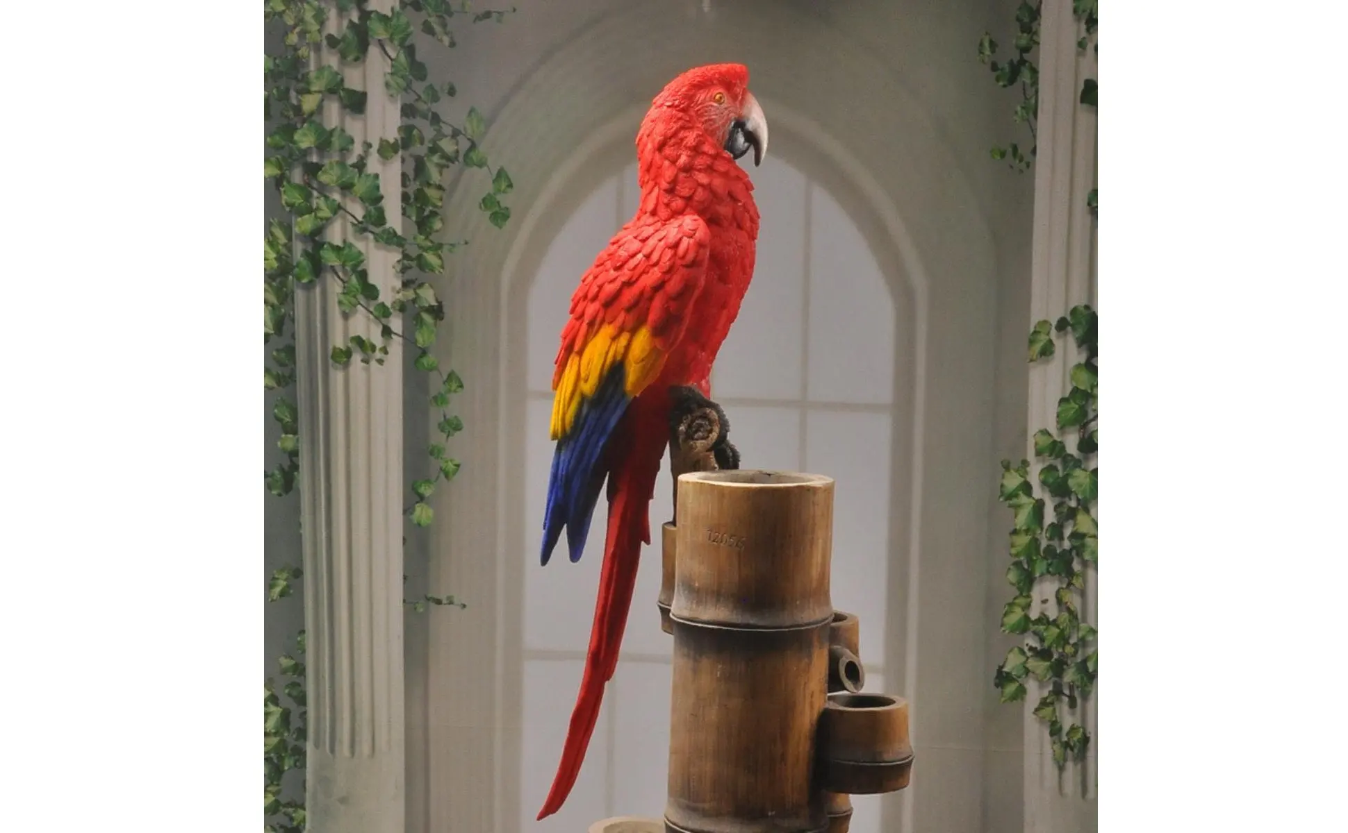 Resin Parrot Decoration Vivid Hues Realistic Parrot Statue Lifelike Avian Figurine Weather Resistant Large Macaw Sculpture