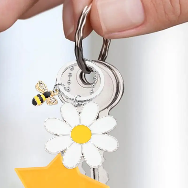 White Daisy Keychain for Women Bag Pendant Enamel Fashion Crystal Bee Stainless Steel Keyring Girls Jewelry Gift Key Chains