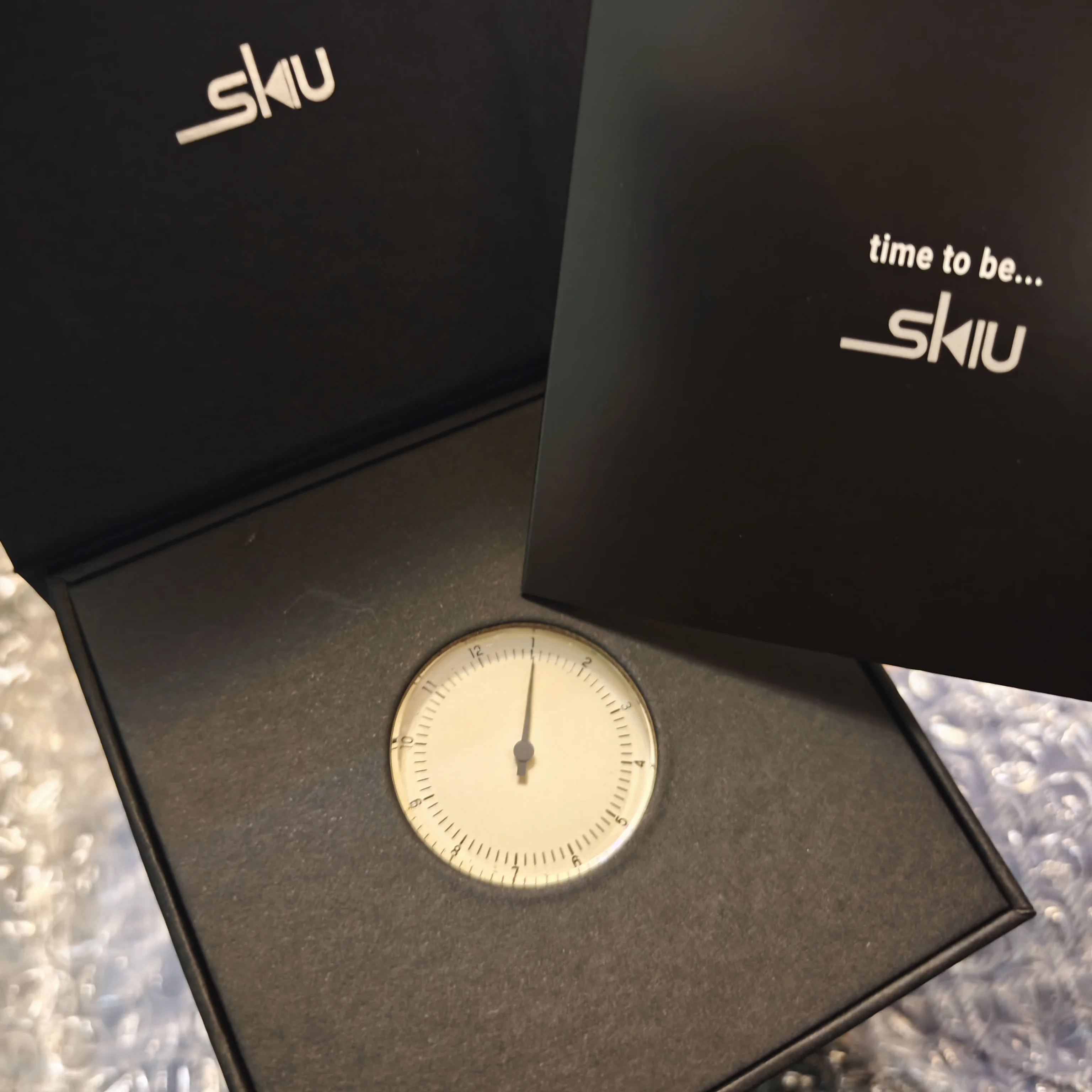 SKU Light العلامة التجارية الفاخرة العصرية والفريدة من نوعها الرجعية المتخصصة مصممة ساعة كوارتز رجالية ساعات للرجال الذكور