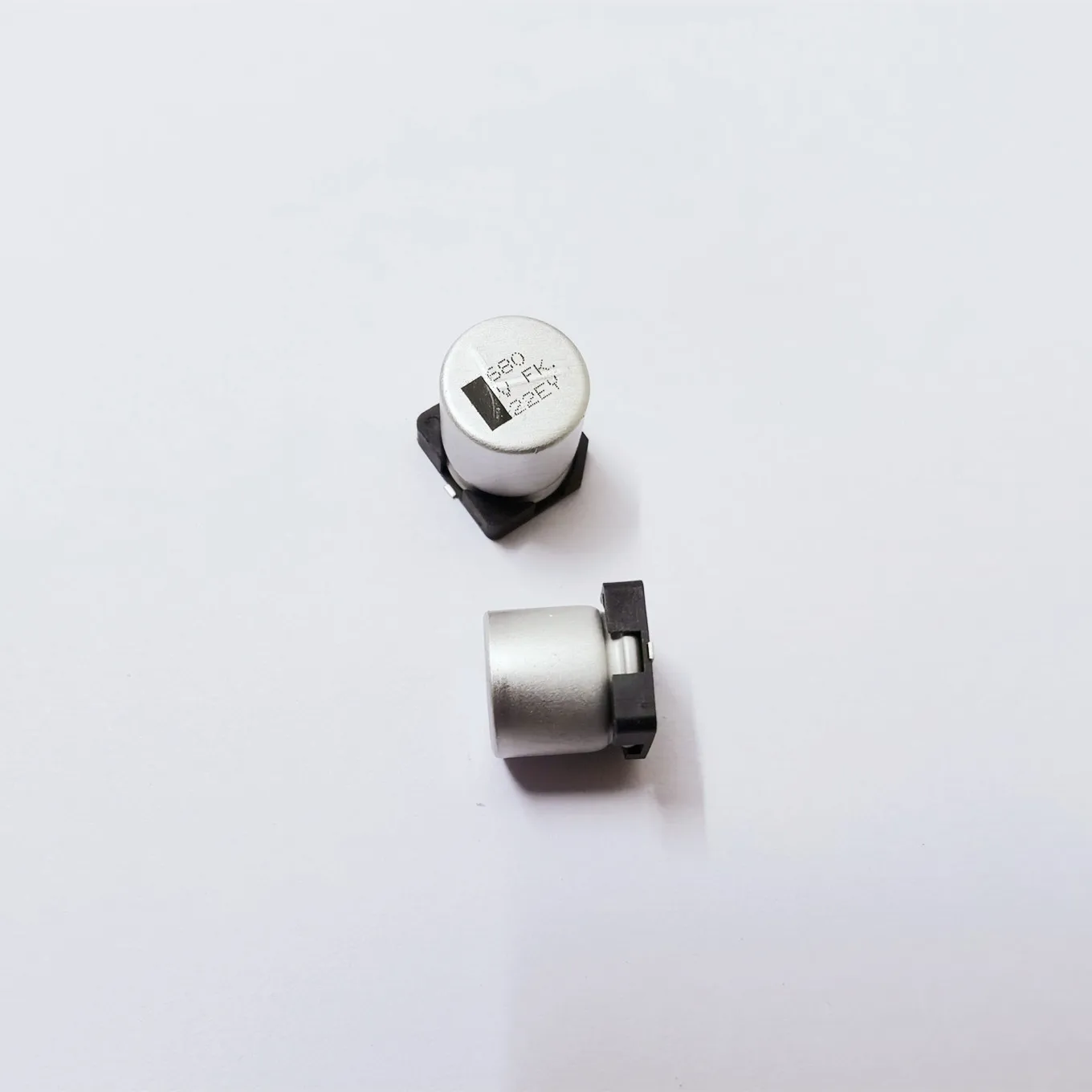 Original new 100% EEVFK1V681Q 35V680UF 12.5*13.5MM low resistance SMD electrolytic capacitor (Inductor)