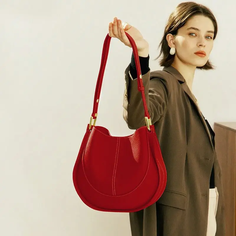 

Красная сумка-ведро женская 2026: новая, легкая, люксовая, нишевая, высококачественная, на одно плечо, подмышечная, для невесты, свадебная, модная сумка-клатч