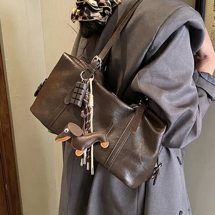 

2026 New Fashionable High-end Textured Bag Women's Large-capacity Leisure Niche Commuting High-value Portable Shoulder Bag