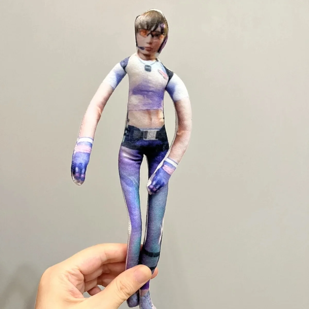 

Call of Duty Pink Blue Rose Roz Mouse Dry Iron Wire Skeleton Hand and Foot Design Abstract Cosplay Dry Doll Doll DIY