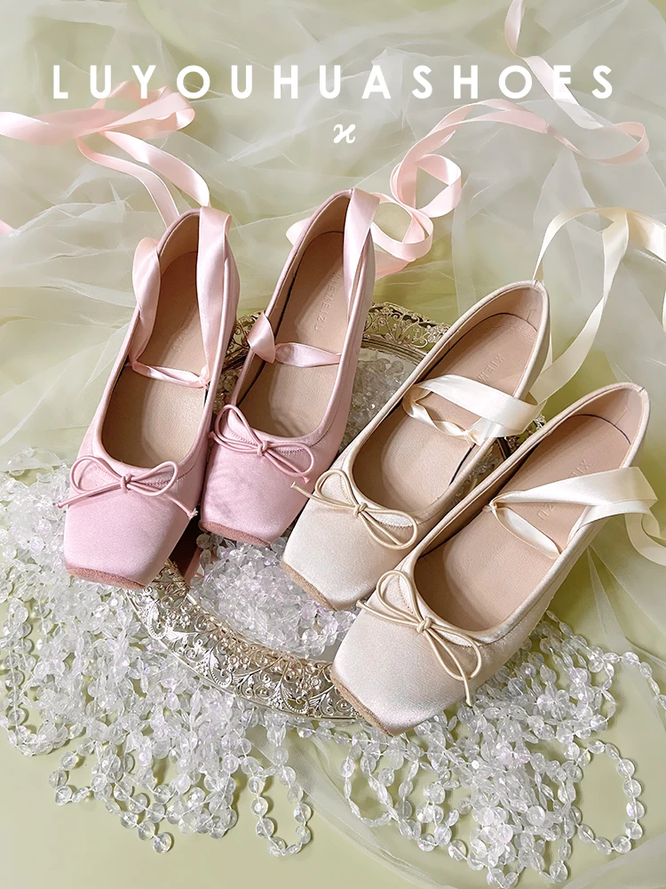 

Кожаные французские элегантные балетки с бантом и легким ртом в сказочном стиле, женские атласные туфли Lizhen на толстом каблуке с перекрестным ремешком