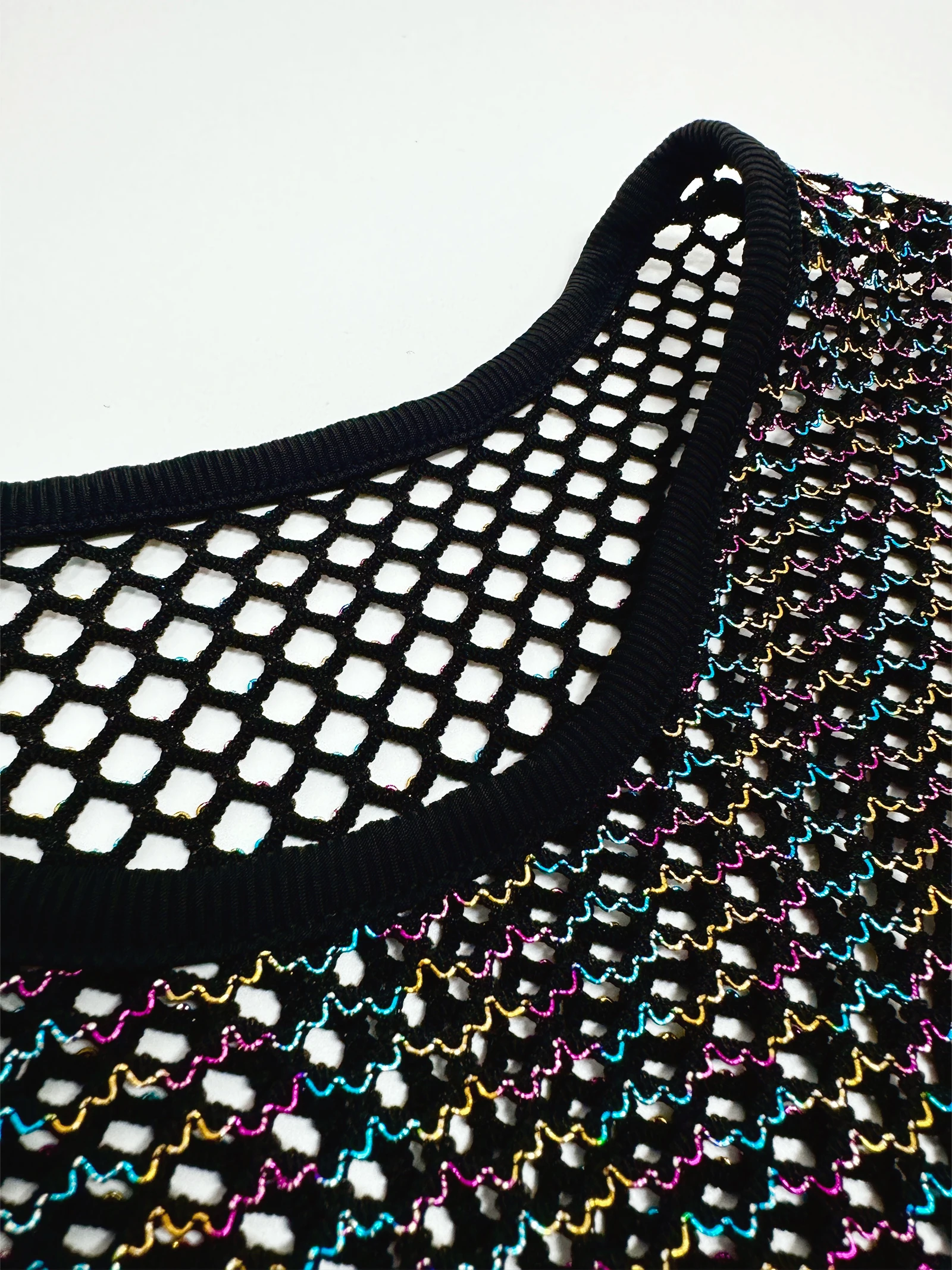 Metallisch glänzendes Tanktop für Herren, Netzstoff, ärmellos, Rundhalsausschnitt, Muskelweste, lässige Sommeroberteile, Streetwear, mit Ausschnitten, durchsichtig. – Detail 8