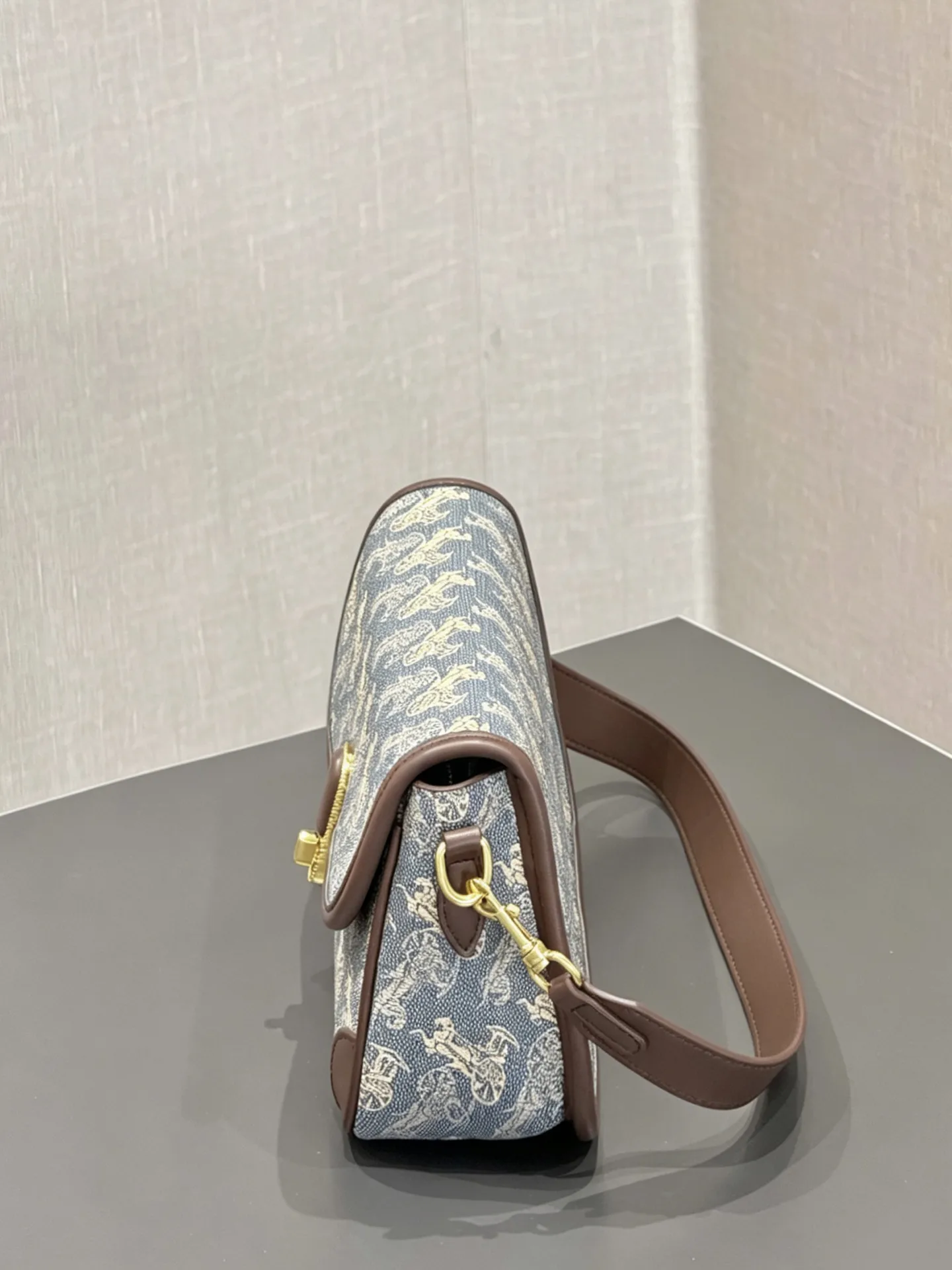 borsa-a-spalla-quadrata-da-donna-con-stampa-carrozza-retro-alla-moda-borsa-a-mano-versatile-per-pendolari-stile-elegante-in-pelle-nera