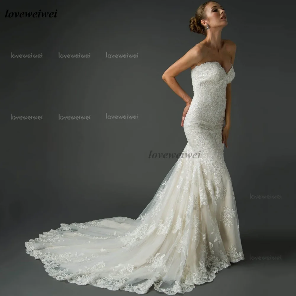 ชุดแต่งงานสั่งตัดแบบลูกไม้สไตล์วินเทจทรงเมอร์เมด ชุดเจ้าสาวหรูหราแบบคอวีติดกระดุม