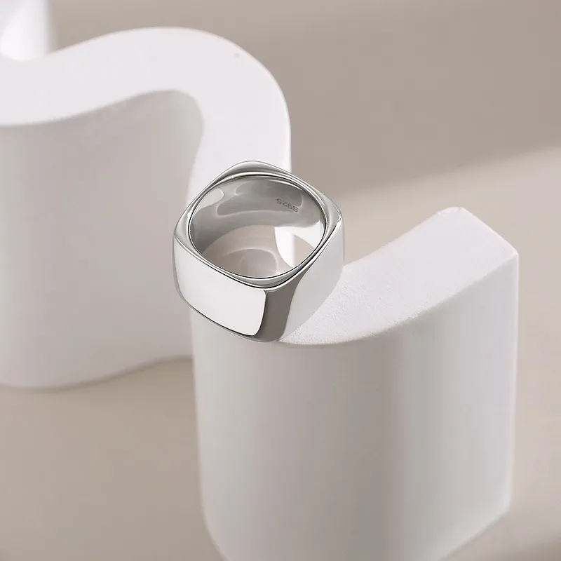 Ring Damen leichtes Luxus-Design Kaltwind Nische breites Gesicht Schwerindustrie-Ring