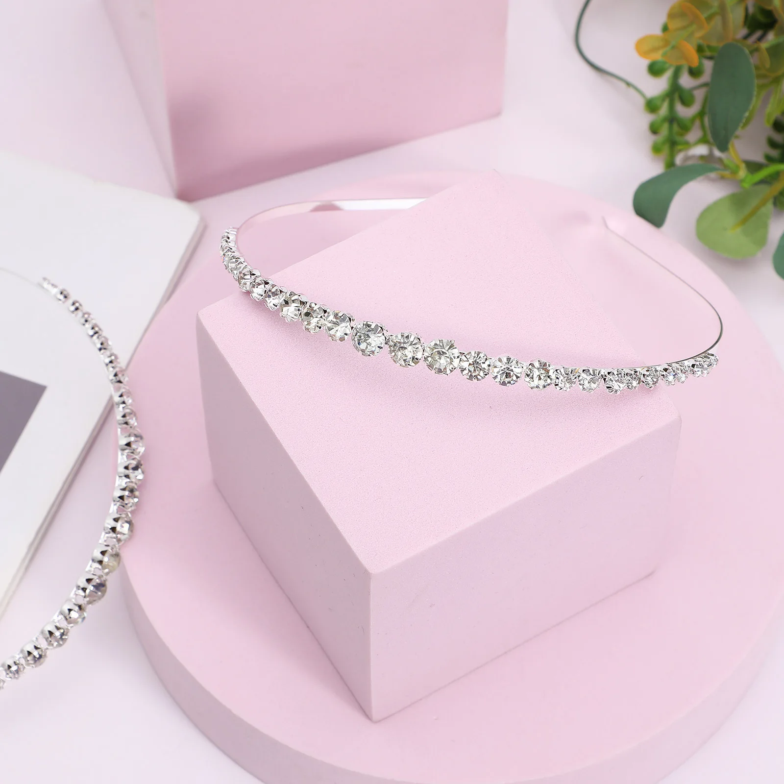 

2Pcs Rhinestone Hair Bands Premium Material Headdress Lightweight Comfortable Wear Party Favors Rhinestone Hair Bands
