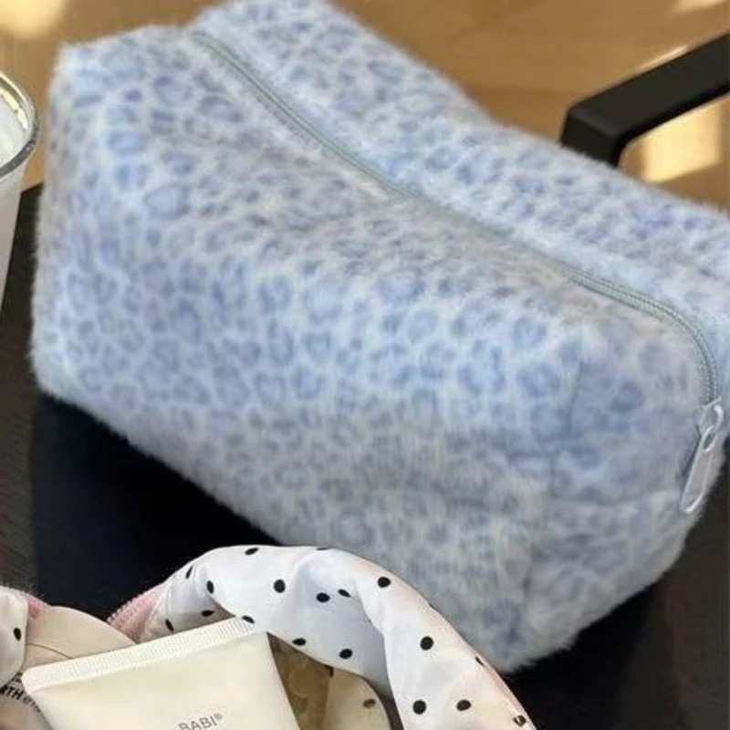 Make-up-Aufbewahrungstasche, Hirsch-/Elch-Plüsch-Kosmetiktasche mit Leopardenmuster, Damen Herbst/Winter Toilettentasche, Clutch-Geldbörse – Detail 2