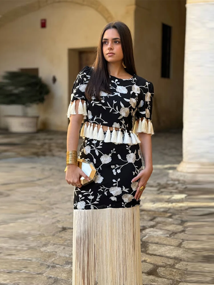 Conjunto de Vestido Estampado de Moda, Top Corto con Cuello Redondo y Mangas Cortas con Flecos Florales, Falda Larga con Borlas, Verano 2026, Vacaciones