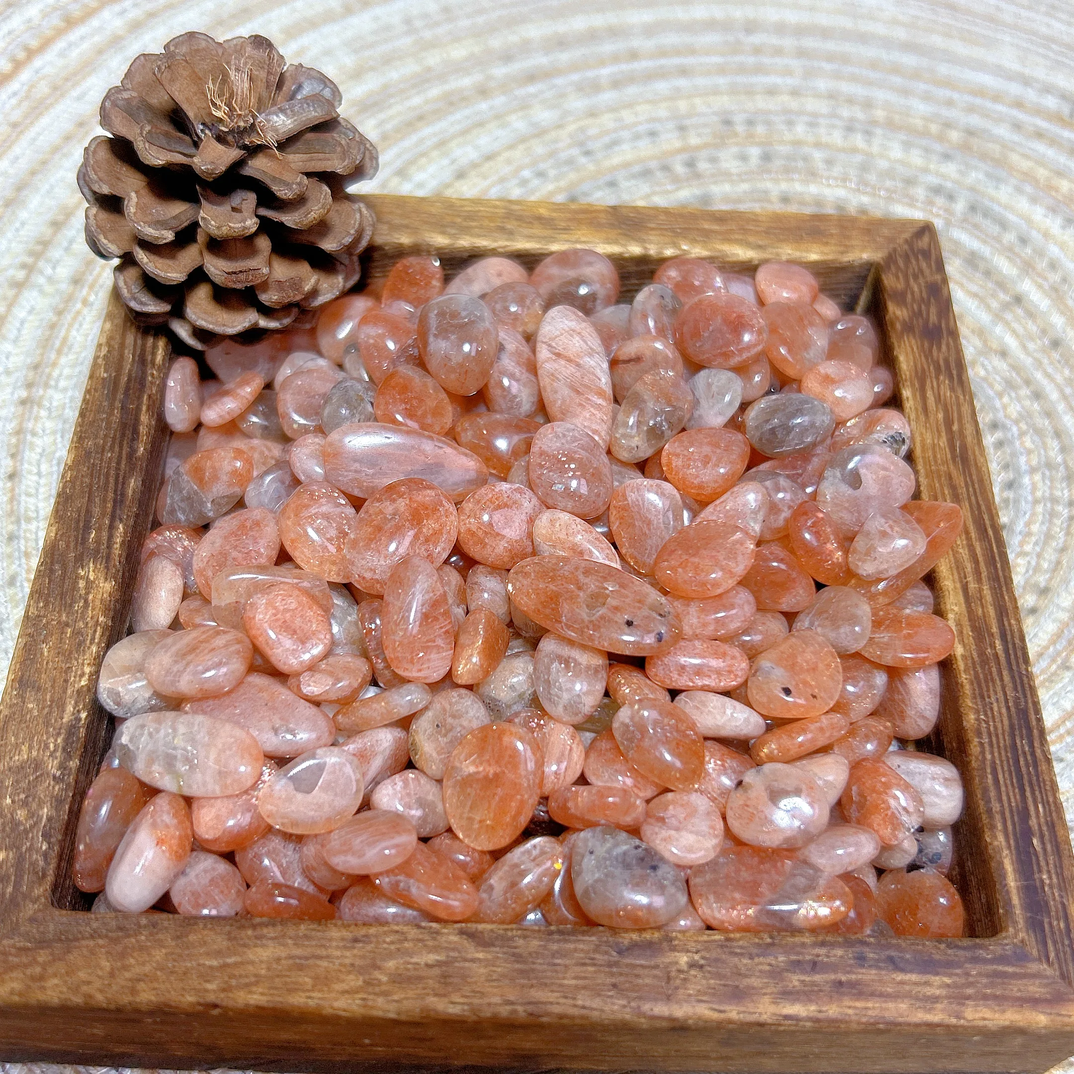 

Wholesale Healing Natural Crystals Gem Sunstone Rainbow Chips Raw Stone Polished High Quality Energy Mineral Ornament Ore Gift