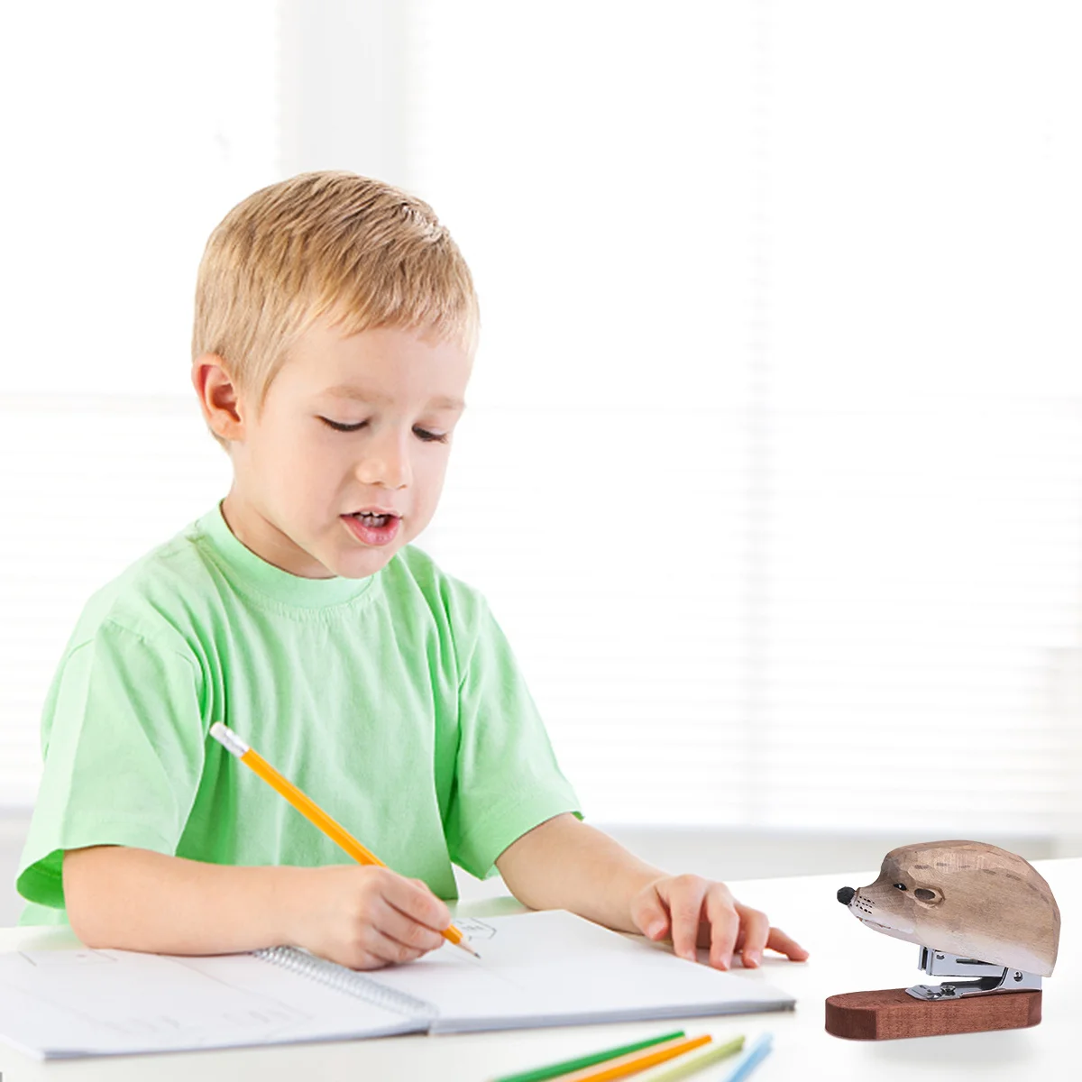 

Mini Portable Hedgehog Shape Wooden Stapler Manual Stapling Machine Practical Compact School Office Supplies Portable Stapler