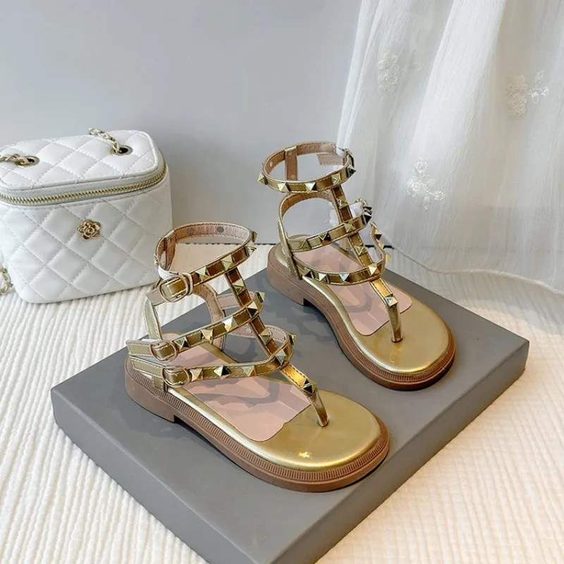 Summer children's beach shoes  2026 new style girls' Roman-style sandals with shiny rivets - classic vacation soft-soled sandals