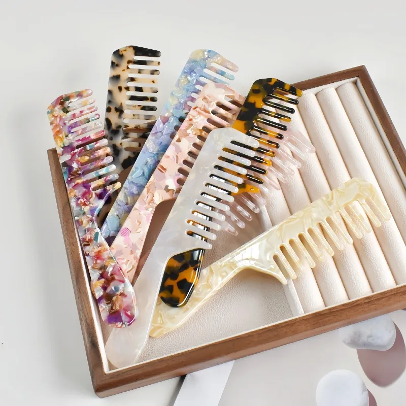 1 Piece Mini Travel Elegant Acetate Long Handle Hair Comb Minimalist Wide-Tooth Detangling Brush for Anti-Static Styling Comb