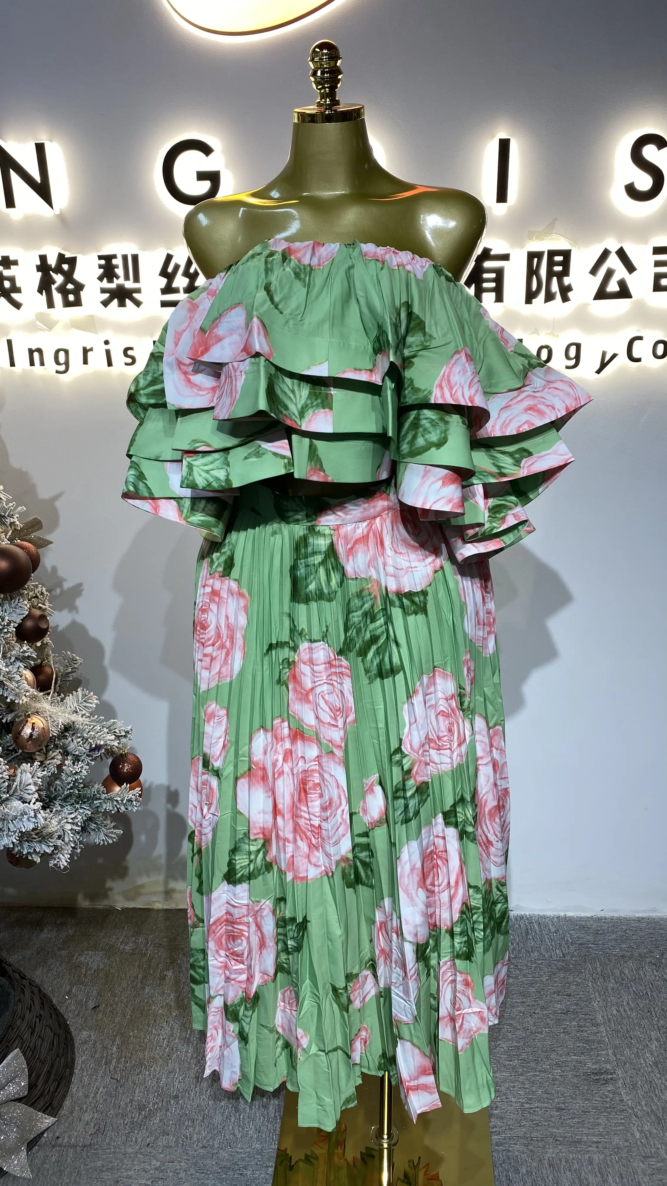 

High-quality women's summer dress with large floral print, sexy chiffon maxi with shoulder and back seams.-GZXX375