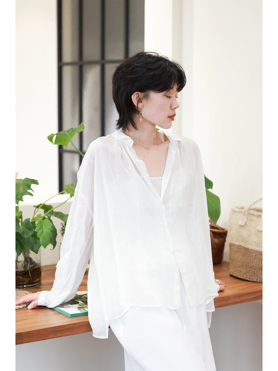 

Lightweight Breathable 00% Flax Loose Fit Long Sve Bubble Sve irt Women's White Collared Loose Air Conditioning Top