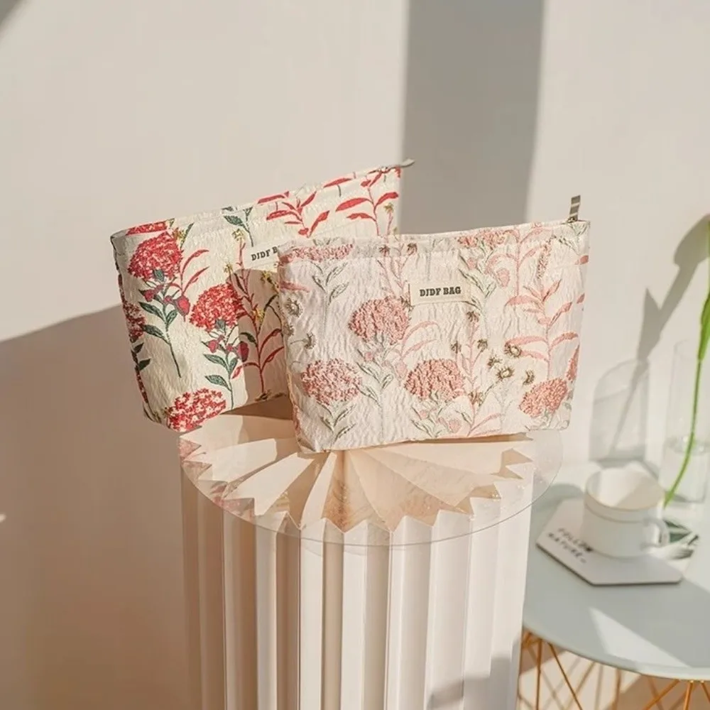 New Large Capacity Makeup Bag Cream Color Zipper Cosmetic Bag Floral Embroidered Toiletries Skincare Storage Bag Women