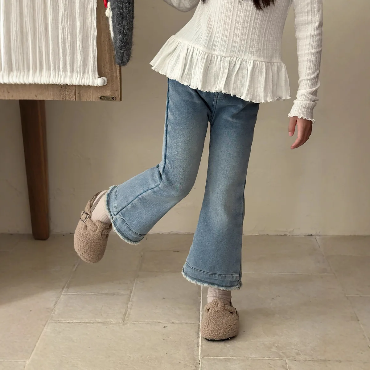 2025 Girls Winter New Solid Color Flared Pants Children's Fleece-Lined Jeans Slightly Flared Pants