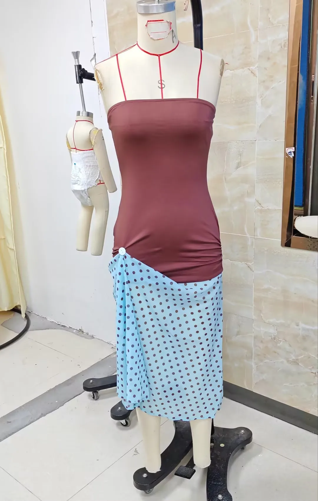 

Women Strapless Midi Dress Slim Off Shoulder Sleeveless Dot Print Patchwork Ruffled Hem Dresses for Daily Party Club