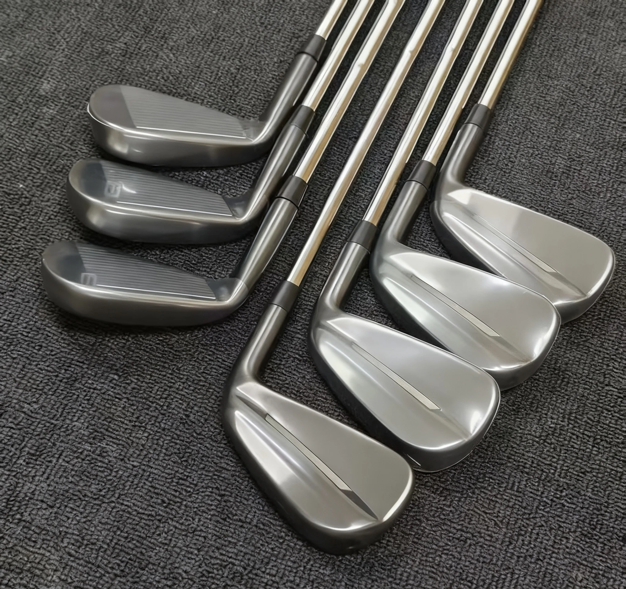 790Handcrafted Right Handed Mallet Style Wedge Golf Club with Rubber Grip and Headcover Accessory